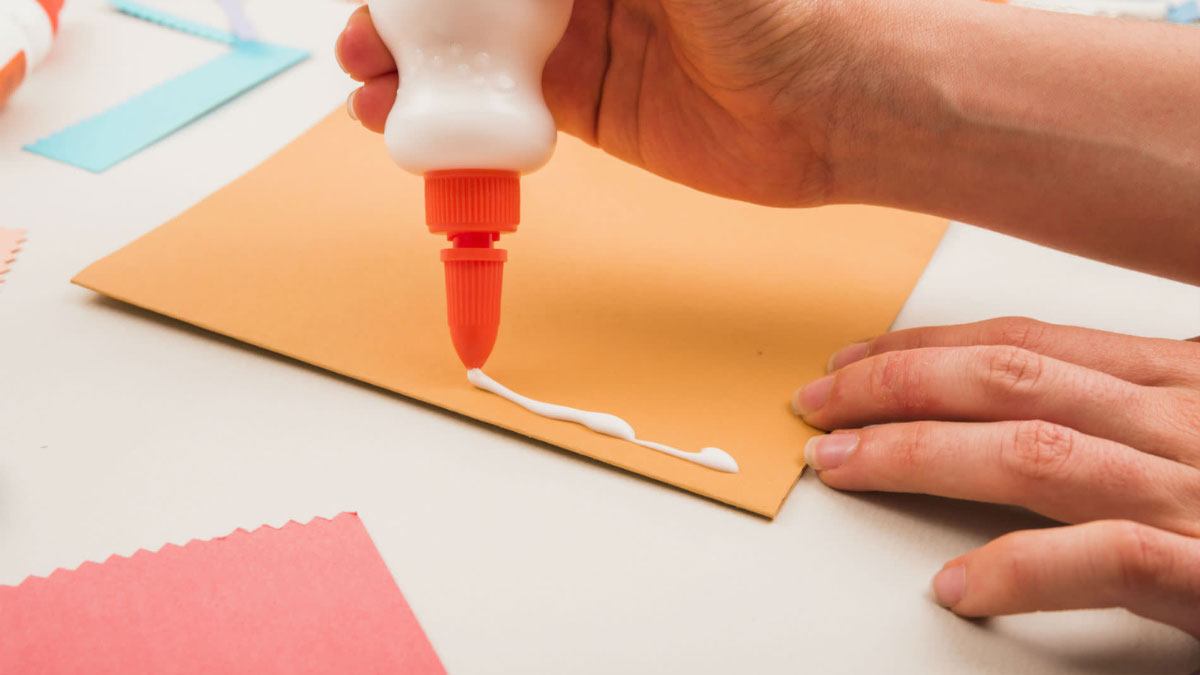 Glue for Paper: Choosing the Best Adhesive for Your Projects