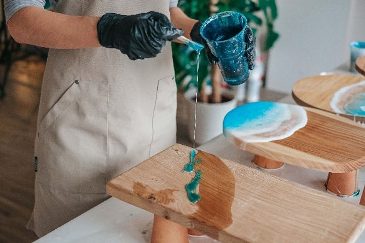 How to Pour Epoxy Resin: Best Practices